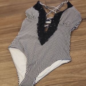 Cupshe Black and White Striped Swimsuit